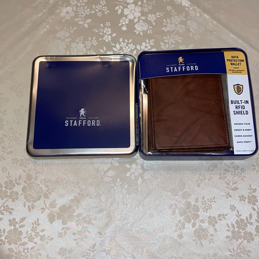 NWT STAFFORD Brown Leather Slimfold Wallet In Tin Case**